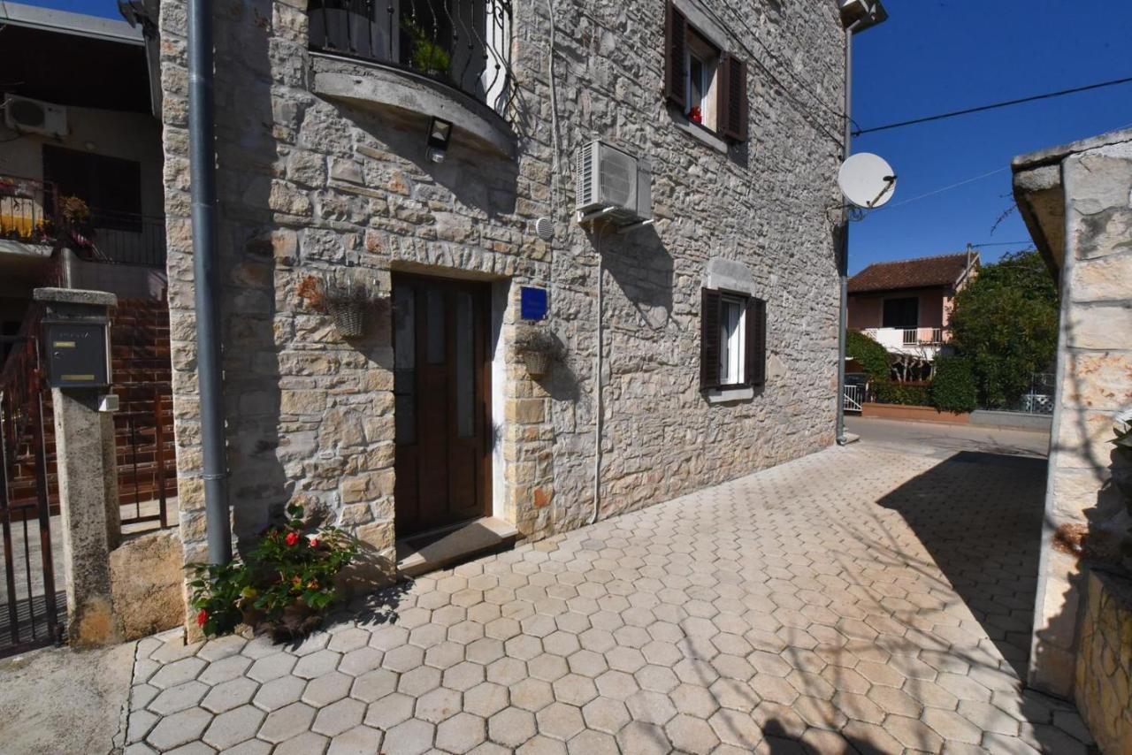 Apartment Nona Tar-Vabriga Kültér fotó